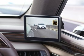Lexus ES Digital Side-View Monitor ©Lexus